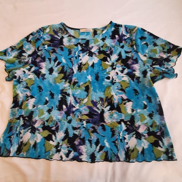 Tradition Ladies Top XL. Short sleeve.  blue and green. - Picture 6 of 9